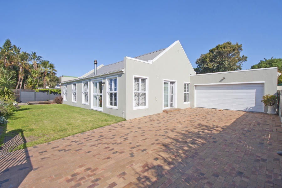 3 Bedroom Property for Sale in Milkwood Park Western Cape